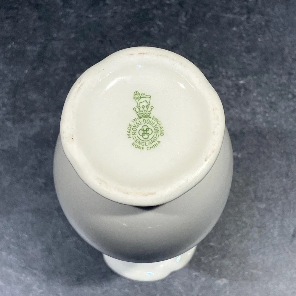 Vtg Royal Doulton Fine Bone China Bud Vase Scalloped Edge Gilded Accents